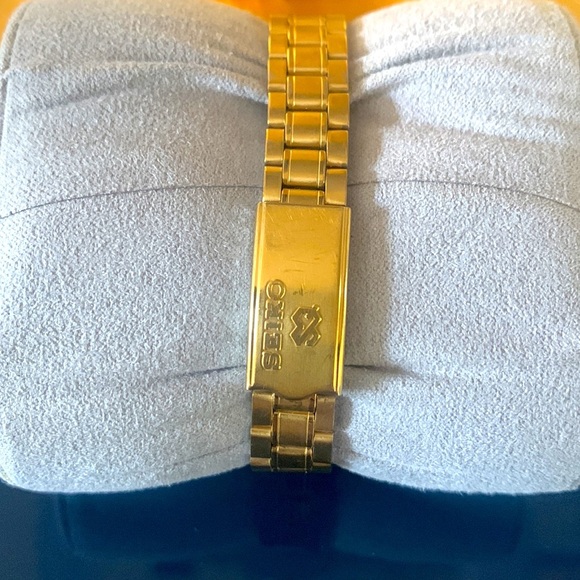 80s Gold tone Mickey Mouse Watch Starburst Dial vintage - Picture 3 of 7